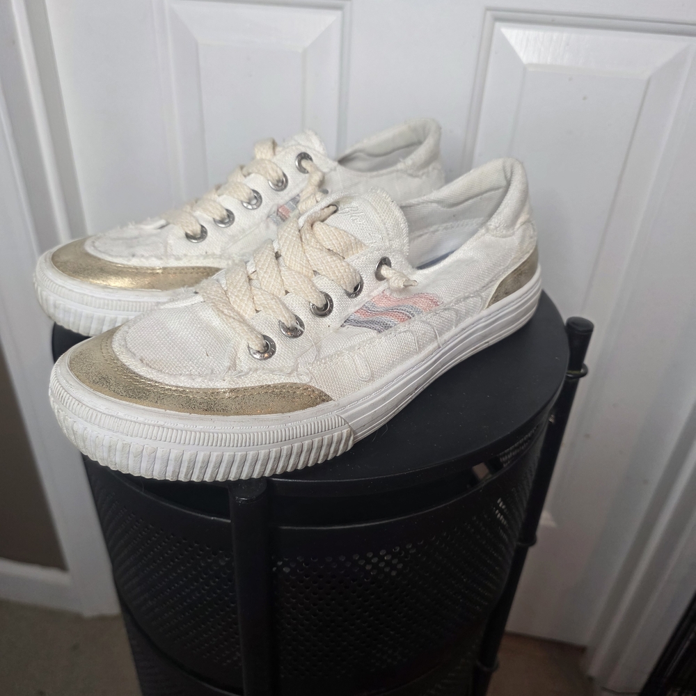 White Canvas Low-Top Sneakers with Gold Accents
